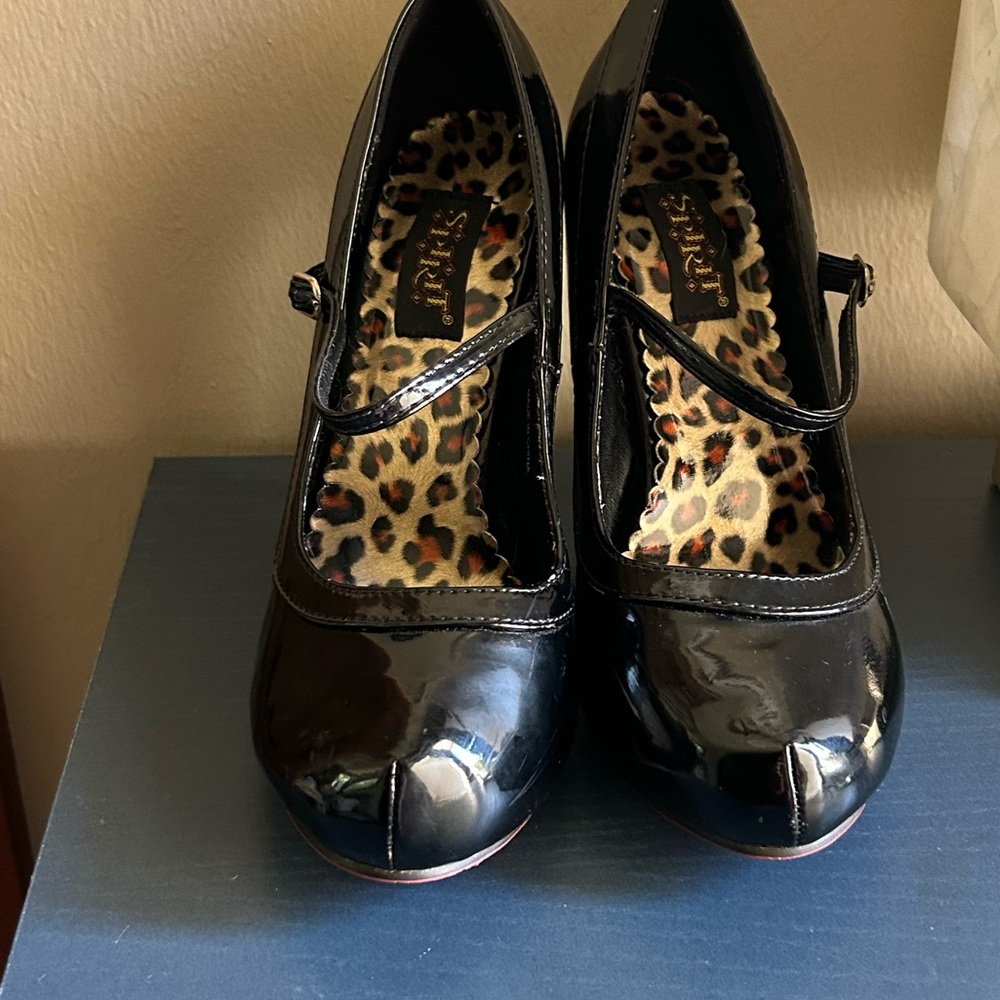 Black Patent Mary Jane Halloween Shoes 4 1/2” Spike Heel-Size 9 Good Condition👠 - Picture 2 of 5